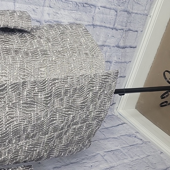 LAFAYETTE 148 New York Button Long Textured Metallic Jacket Size 6 - Picture 4 of 10